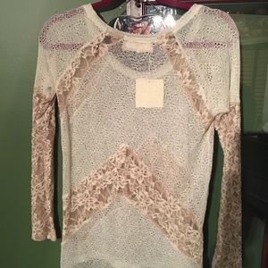 Areve Top with lace inserts